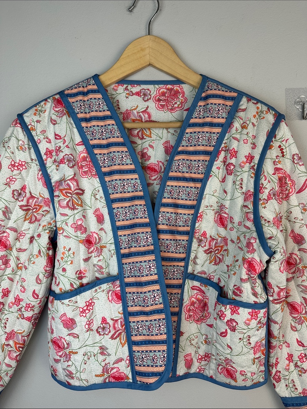 NWOT Women’s Floral Quilted Open Front Jacket Long Sleeve Cropped Bohemian Small - Picture 4 of 16